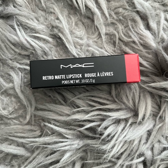 New unopened MAC Lipstick- Ruby Woo - Picture 1 of 2